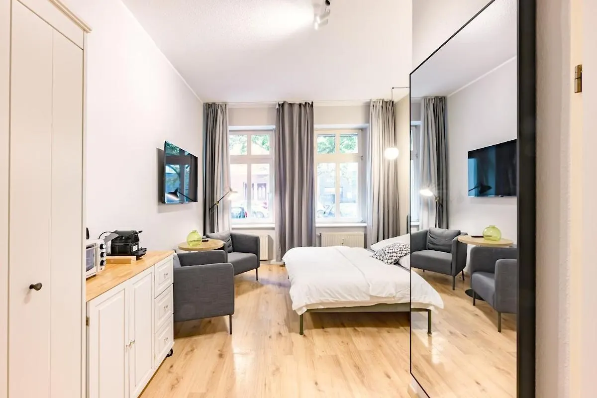 Studio Ground-Floor In Pberg 베를린 아파트